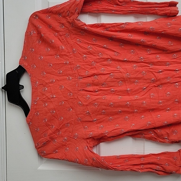 Old Navy Women's V Neck Blouse - Picture 8 of 11